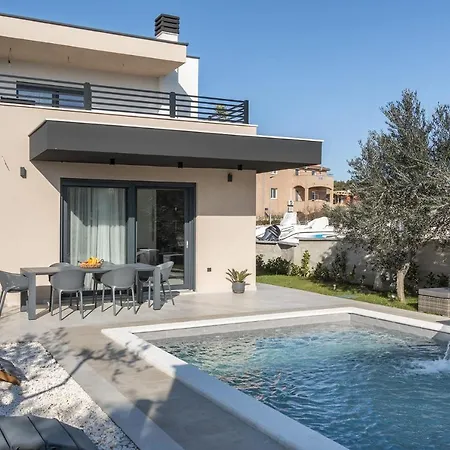 Tatil Evi M *